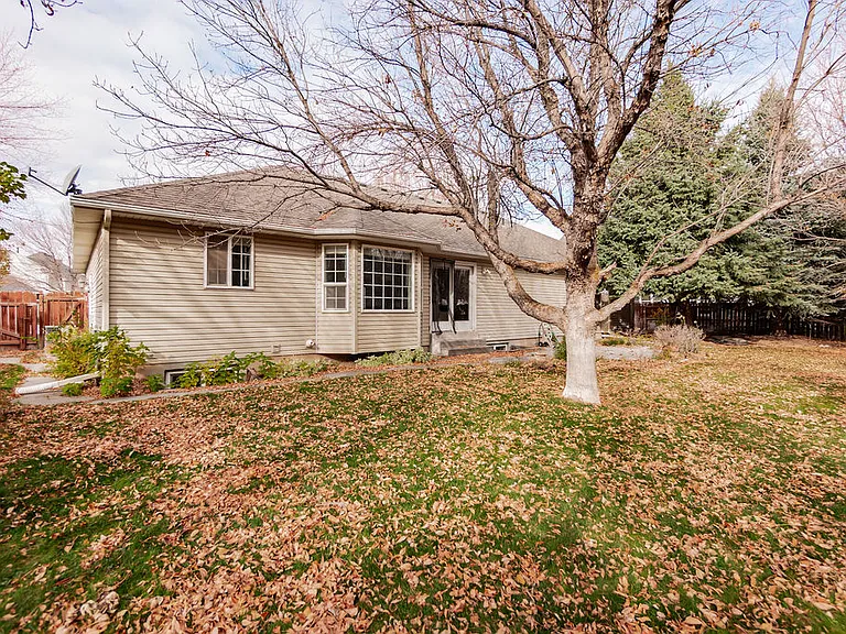 3915 Woodhaven Ln — Photo 54