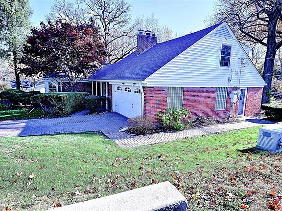 2nd image of 14 Lake Pembroke Dr
