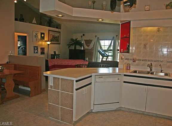4th image of 2632 SW 27th St