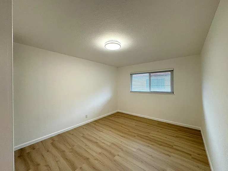 994 Karol Way #C — Photo 5