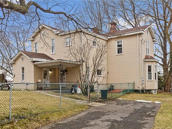 2nd image of 814 Jackman Ave
