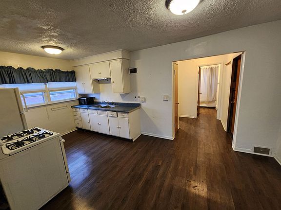 4th image of 1324 E 10th St APT 5