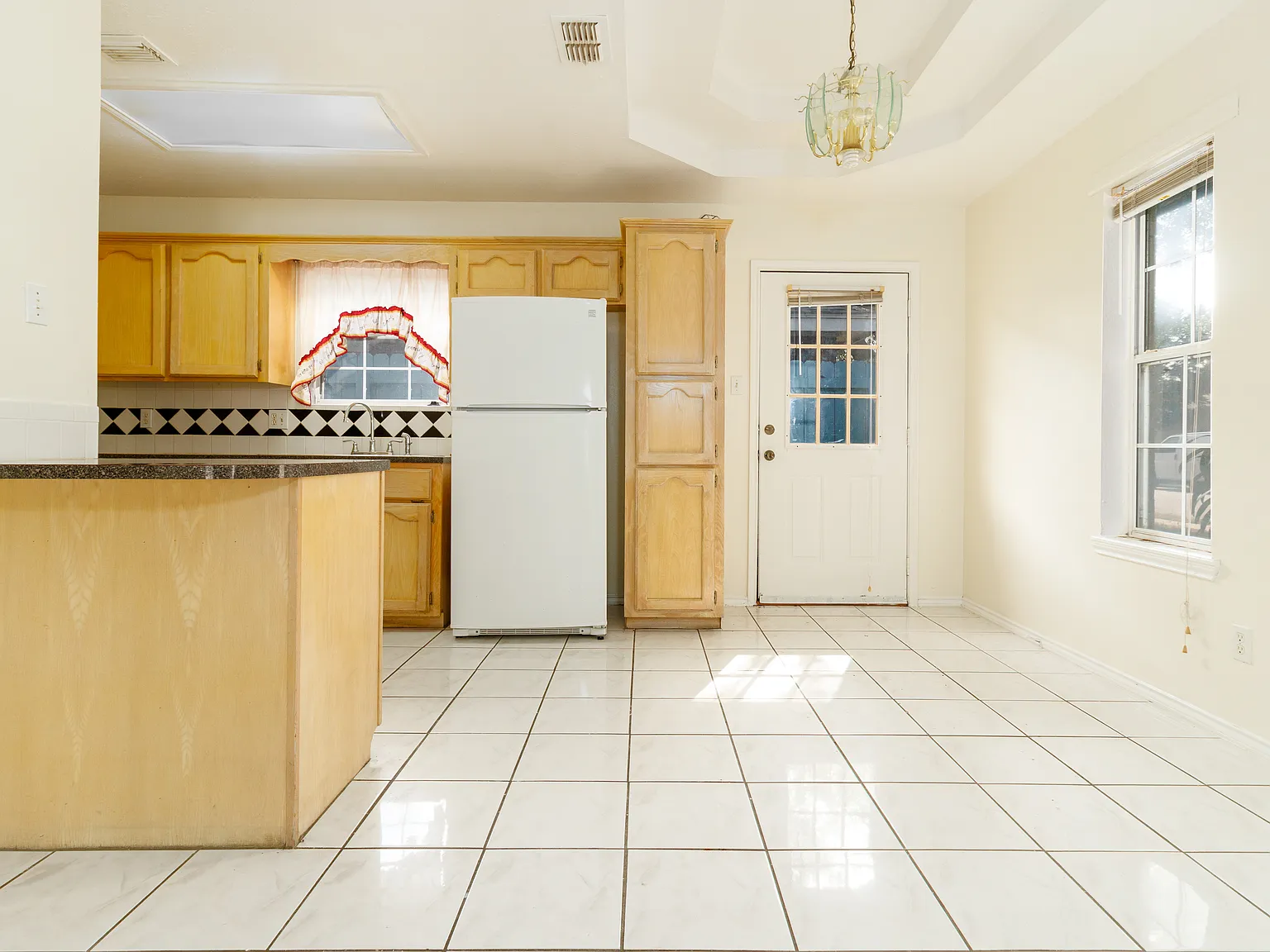 1106 Lexington — Photo 4