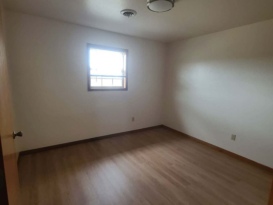 1st image of 1 Eight Taft St #4