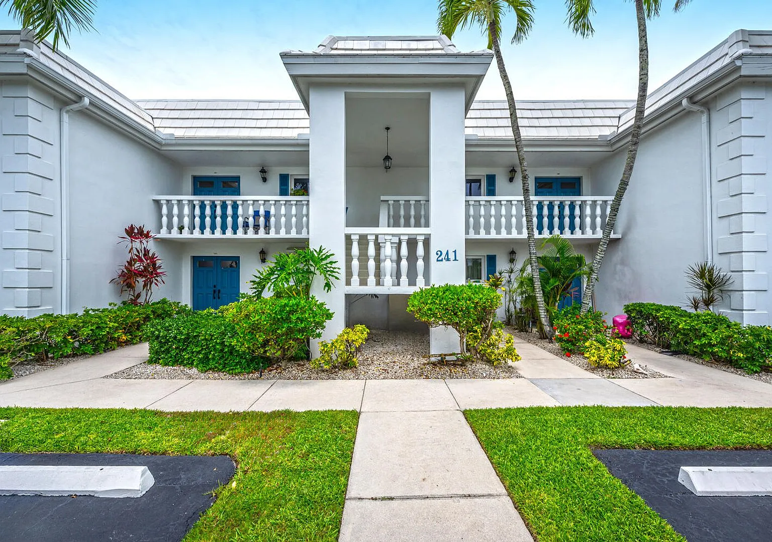 241 Palm River Blvd #C202 — Photo 1