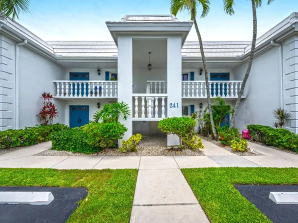 241 Palm River Blvd APT C202, Naples, FL 34110