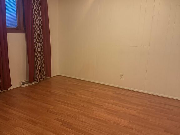 5th image of 27439 Bristol Dr