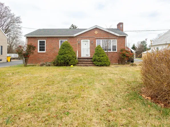 704 Rock Cliff Dr, Martinsburg, WV 25401