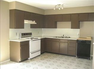 465 Hilltop Ave, Springfield, NE 68059