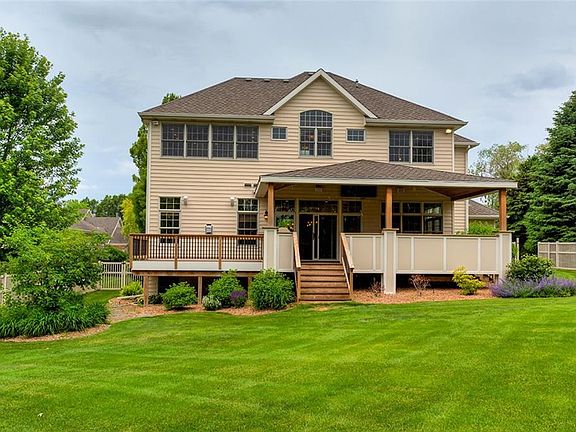 5th image of 995 SE Westwoods Dr