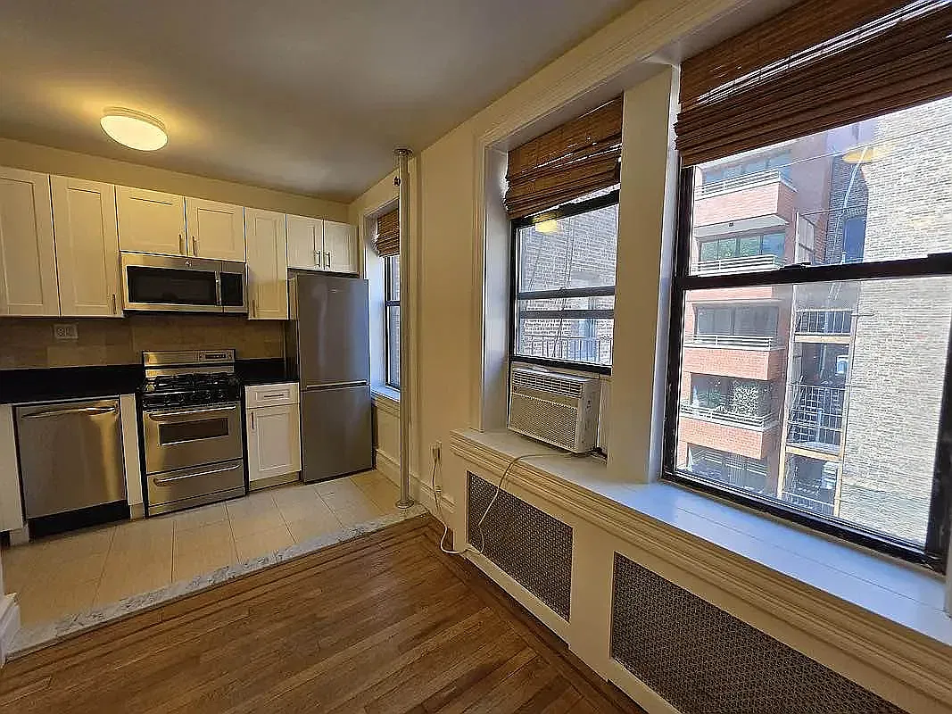 150 West 21st Street — Photo 4