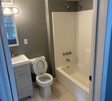 2nd image of 105 Heritage Ct