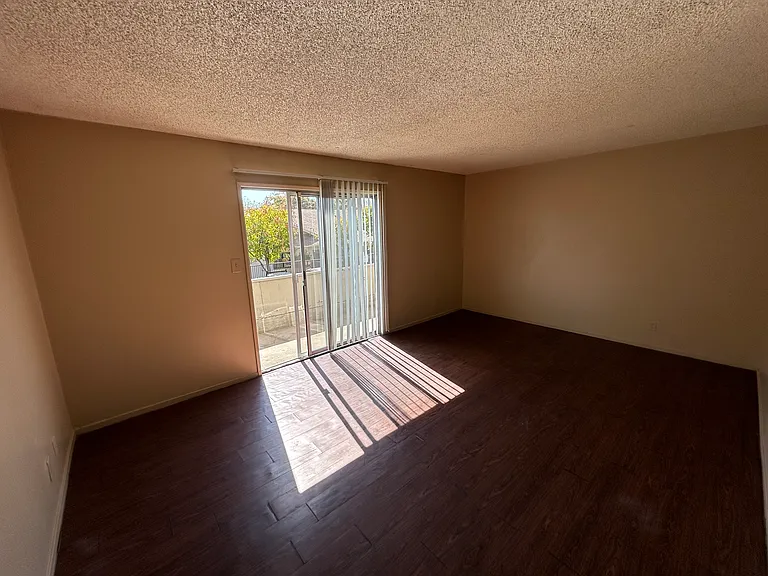 Glenn Apartments — Photo 11