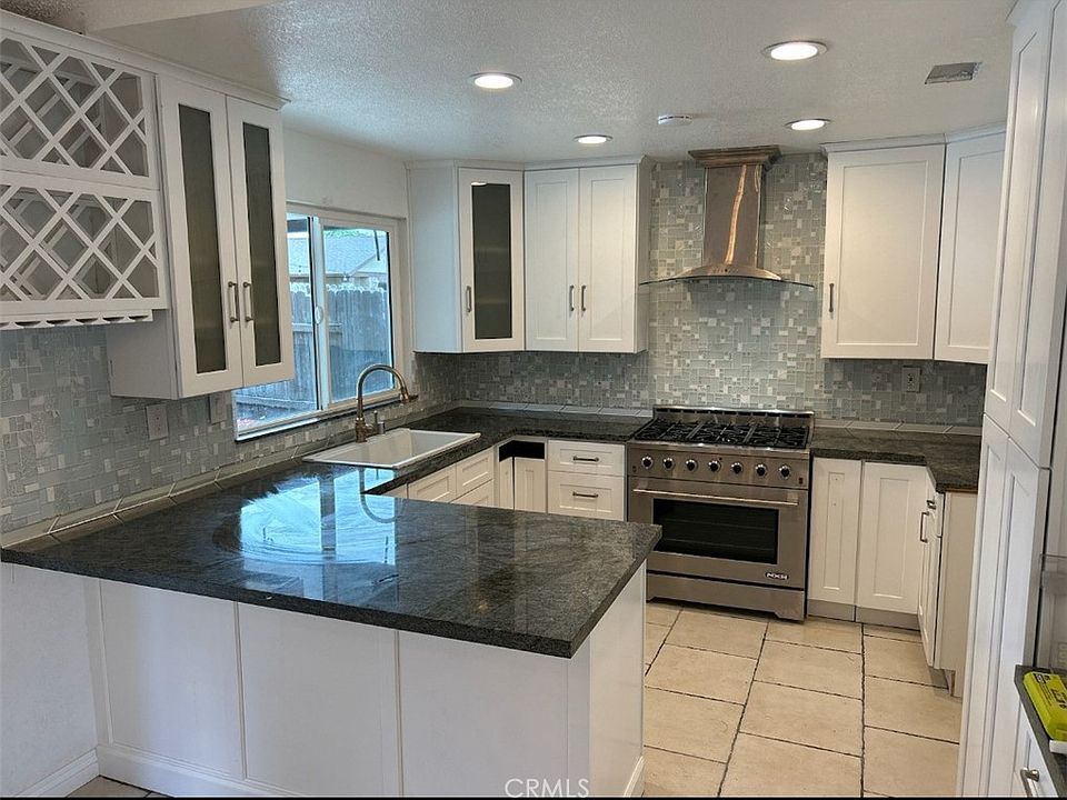 1st image of 972 Baker St