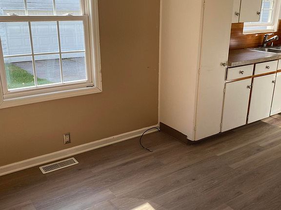 4th image of 1310 Arcadia Dr NE