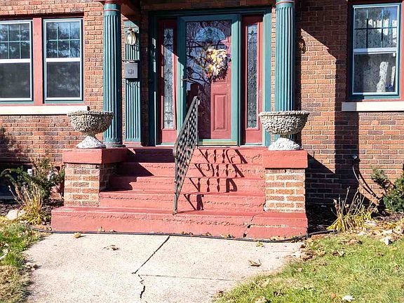 2nd image of 1616 Harlem Blvd
