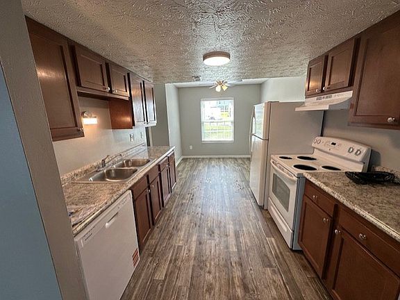 5th image of 3875 Carriage Hill Dr