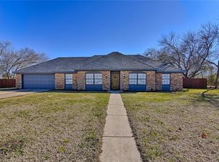 111 Bow Creek Cir, Red Oak, TX 75154