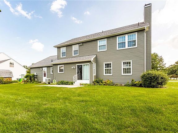 5th image of 32160 Deerfield Dr
