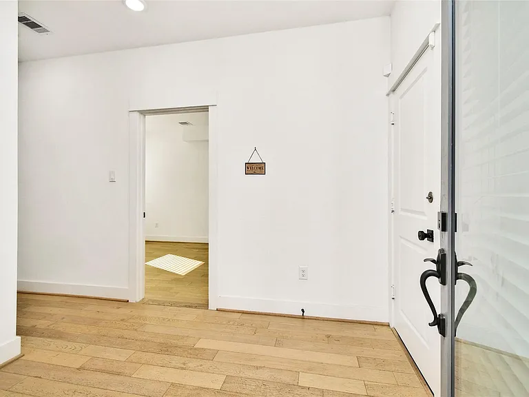 208 N York St #B — Photo 3