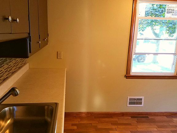 4th image of 4828 W Montrose Ave