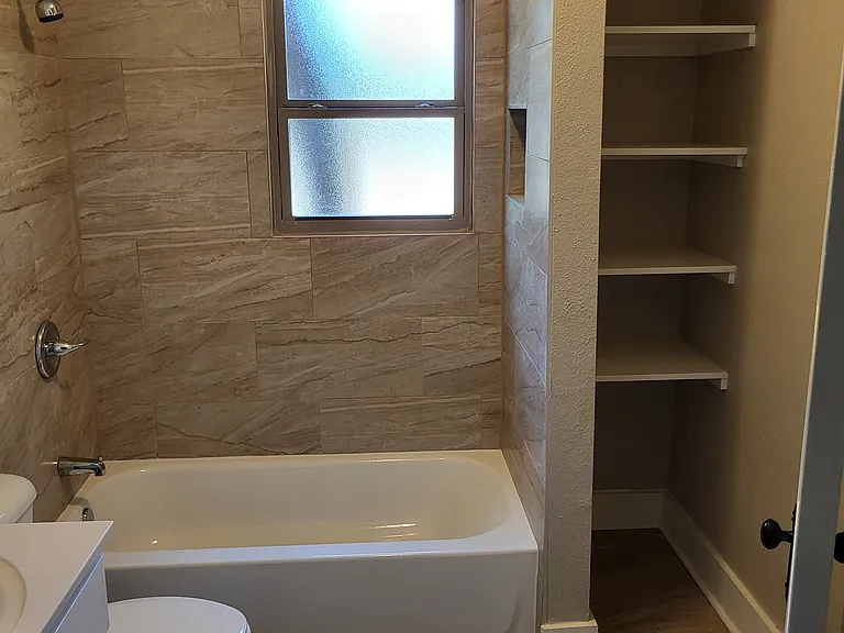 1604 W Royall Blvd — Photo 10