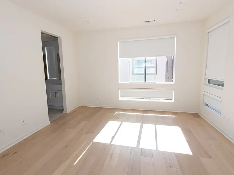 1625 Hampton Dr — Photo 21