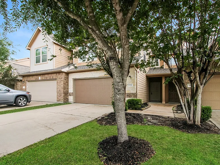 3918 Calgary Cir — Photo 3