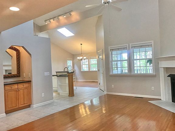 2nd image of 3203 Saint James Dr