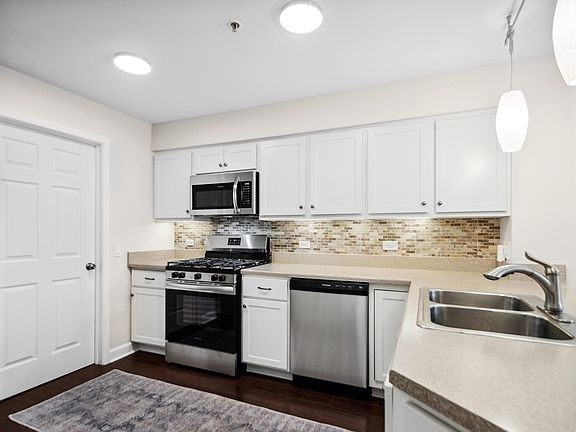 5th image of 1014 E Wilson Ave Unit 1014
