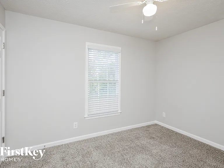 210 Calusa Lake Ct — Photo 11