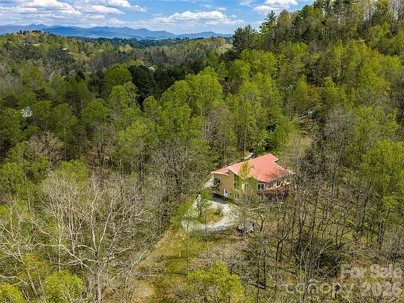 4th image of 76 Raven Rock Ln