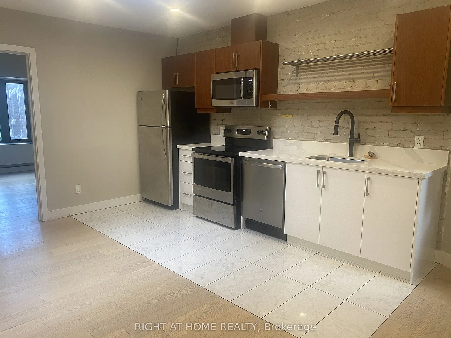 3 bed, $3,050 — Photo 2