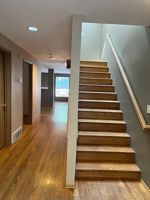 4 bed, 2.5 bath, 2400 sqft, $3,500 — Photo 4