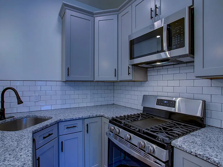537 N Plum St — Photo 5