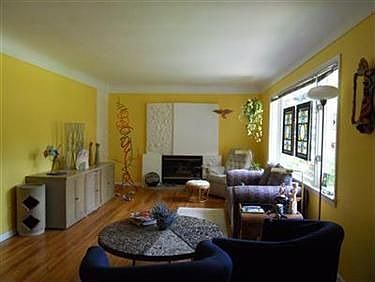 3rd image of 894 Haywood Dr