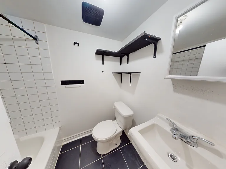 1054 Dovercourt Rd #BASEMENT — Photo 18