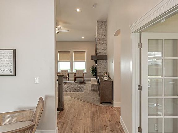 4th image of 5193 Thatcher Ave