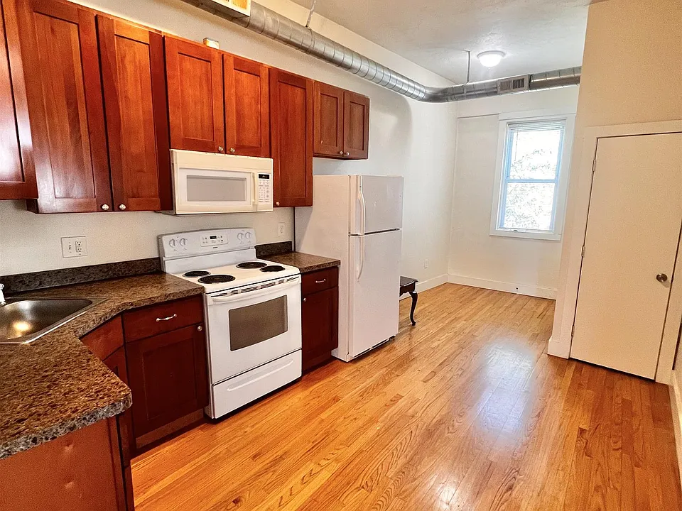205 Highland Ave #1