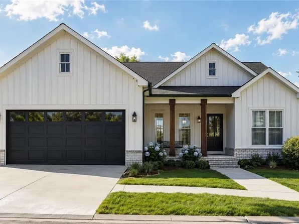 2929 Durant Dr, Winston Salem, NC 27107