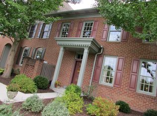 38 Devonshire Sq, Mechanicsburg, PA 17050