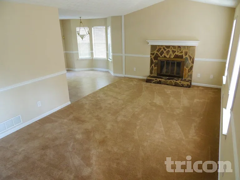 76 White Pines Ln — Photo 2