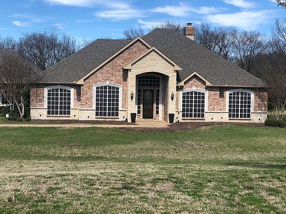 2nd image of 18 Brookhollow Cir