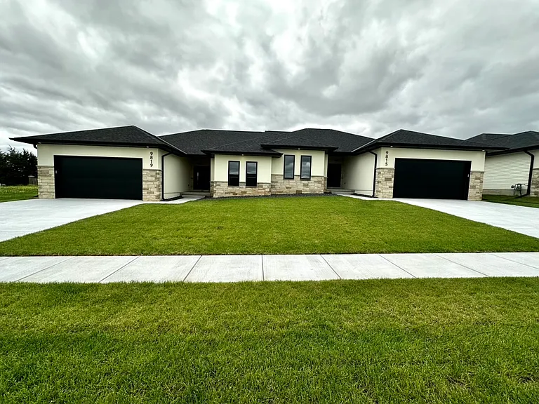 9819 Keystone Dr — Photo 2