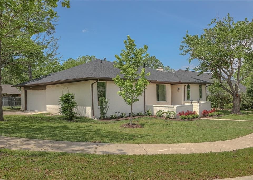 1st image of 3933 Amy Ave