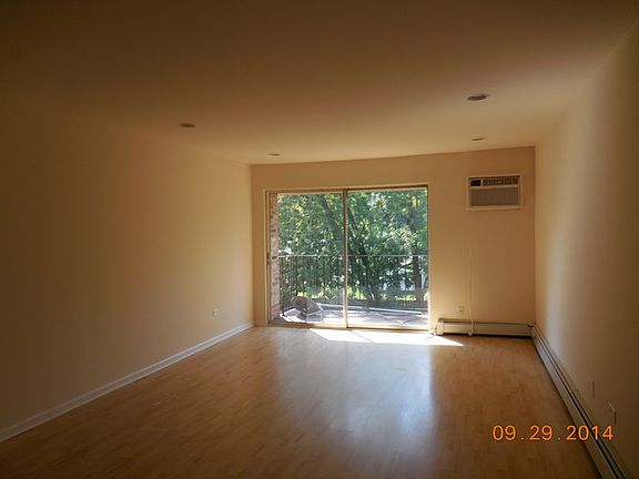 5th image of 1045 Higgins Quarters Dr #4-301