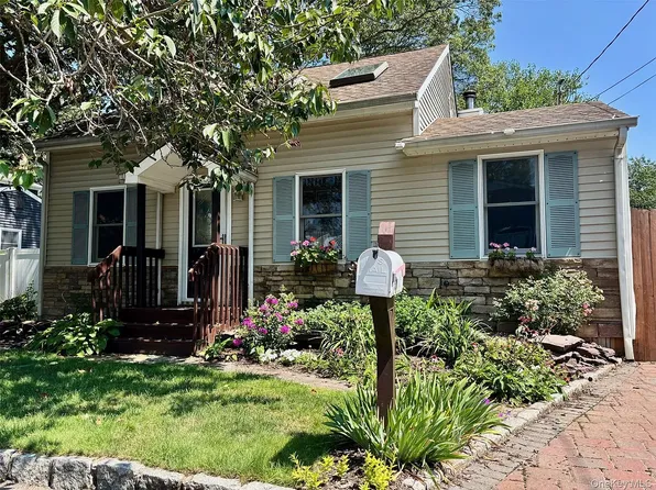 1529 Carl Ave, Holbrook, NY 11741