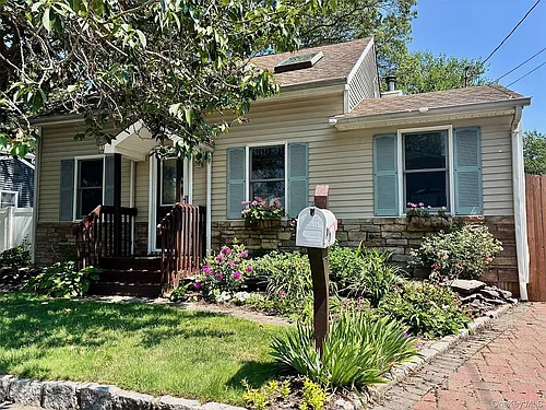 1529 Carl Ave Photo 1