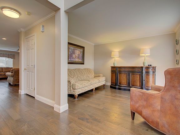 5th image of 2274 Berkshire Ct