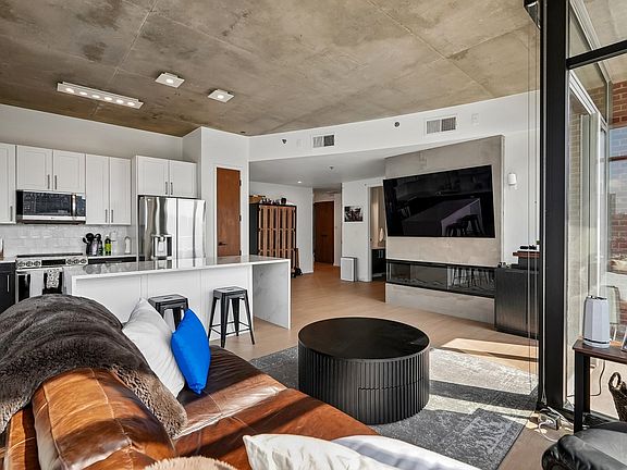 5th image of 600 12th Ave S APT 1001